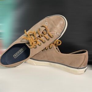 Sperry Tan Sneakers/Boat Shoe with Leather Upper and Minimalist Design